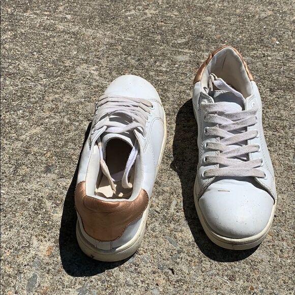 White slip on sneakers - Picture 1 of 1